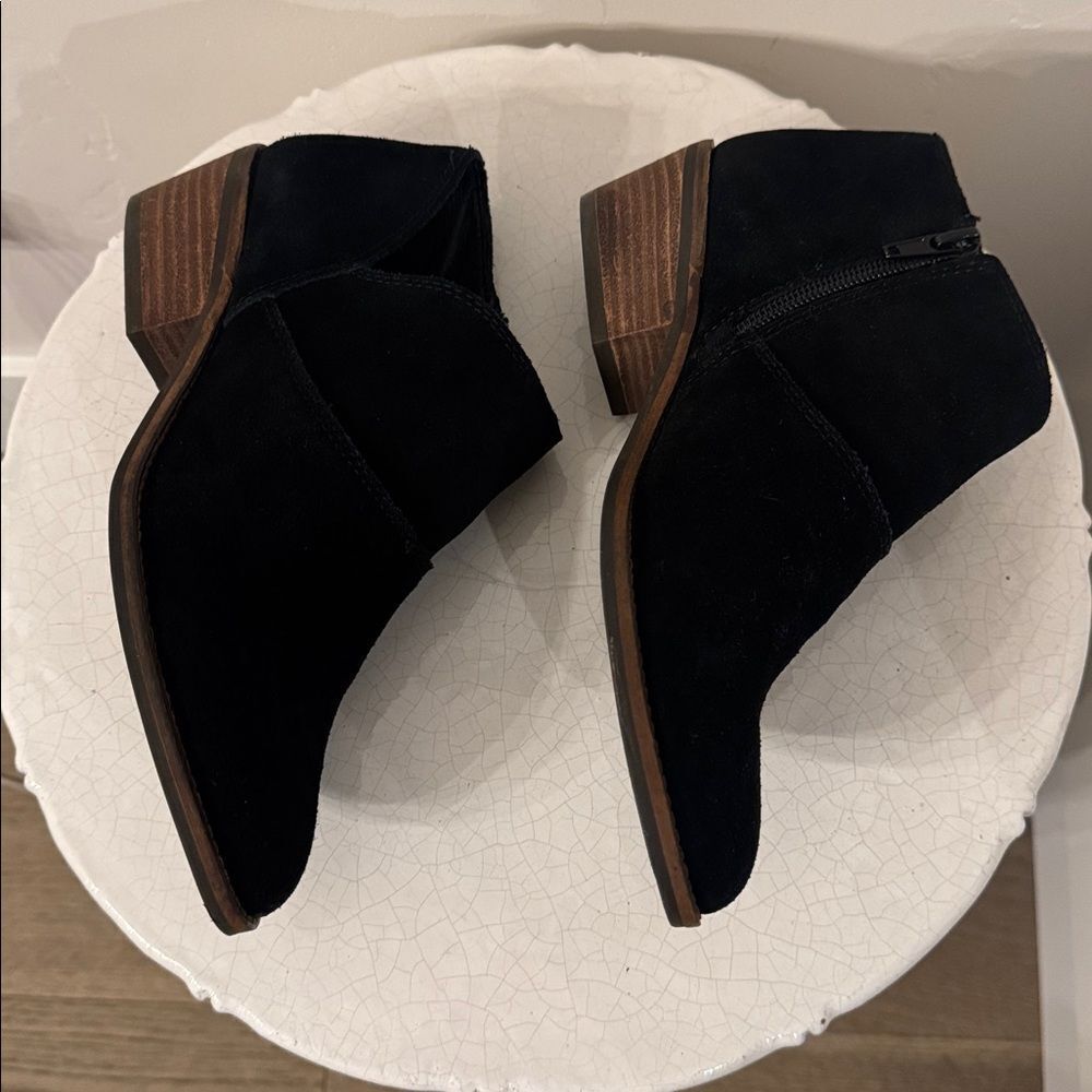 Lucky Brand Chic Black Suede Leather Women's Ankle Booties Boots Casual Size 6M - Picture 3 of 12